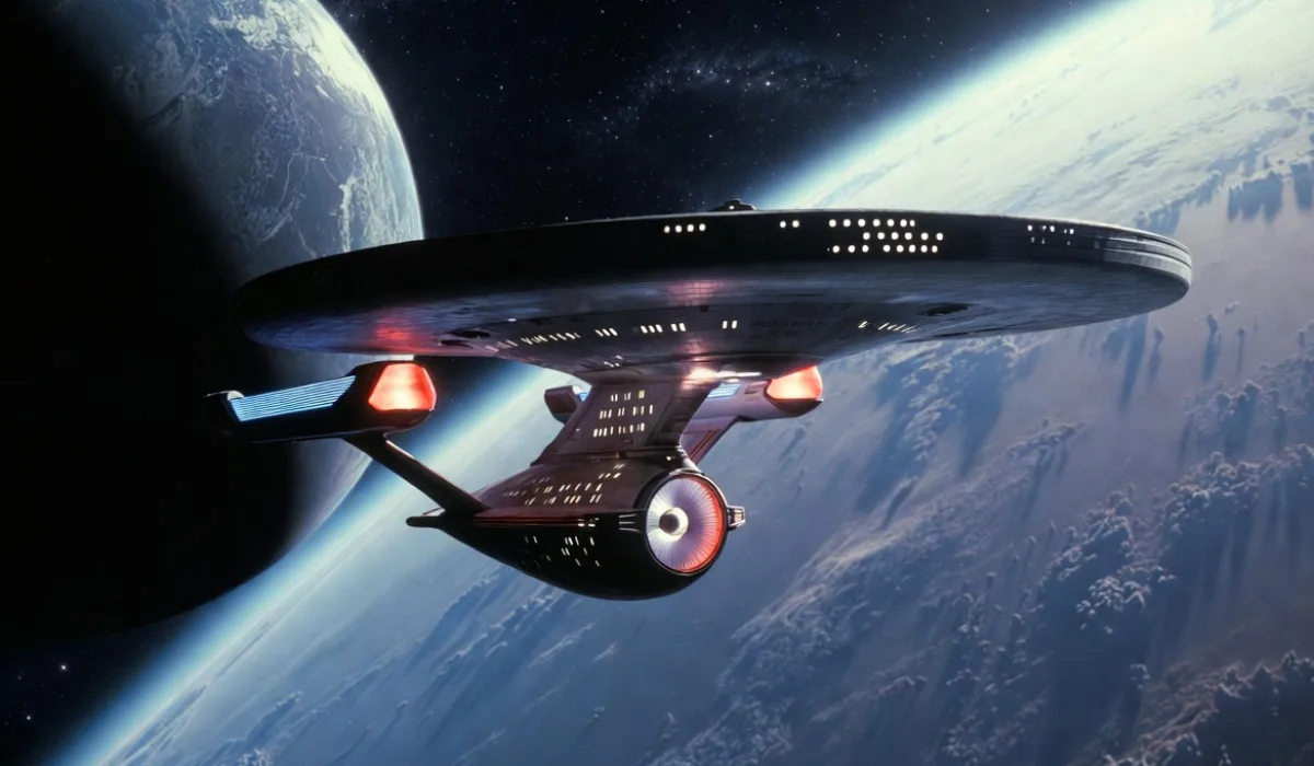 Фантастический космический корабль на Варп двигателе