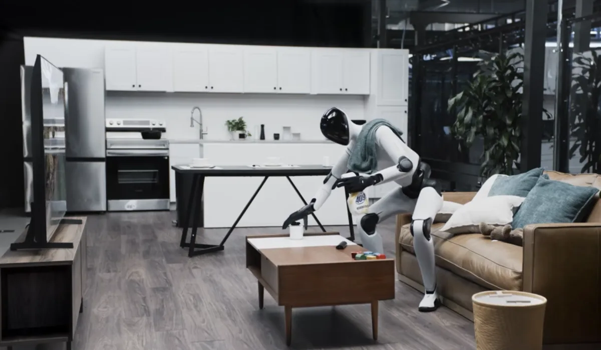 Кадр из видео с роботом в интерьере